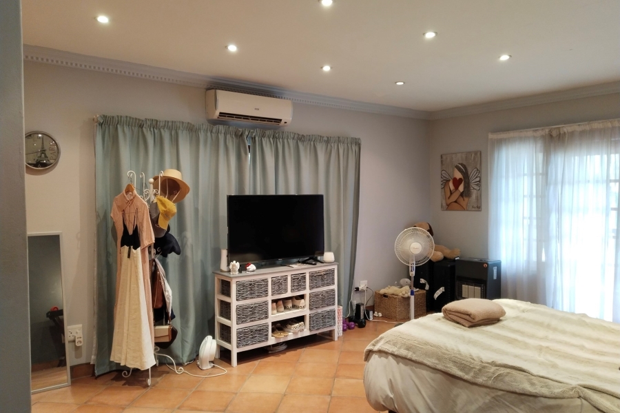 5 Bedroom Property for Sale in Meerhof North West